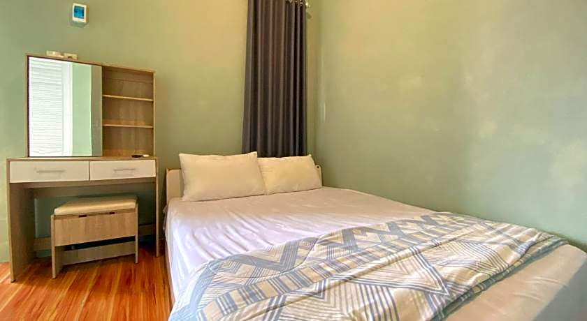 Duta Elite Kostel Syariah near RSUD Caruban Mitra RedDoorz