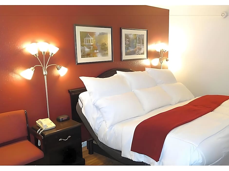 Photo 1 of 4 of 1 King Bed, 1st Floor