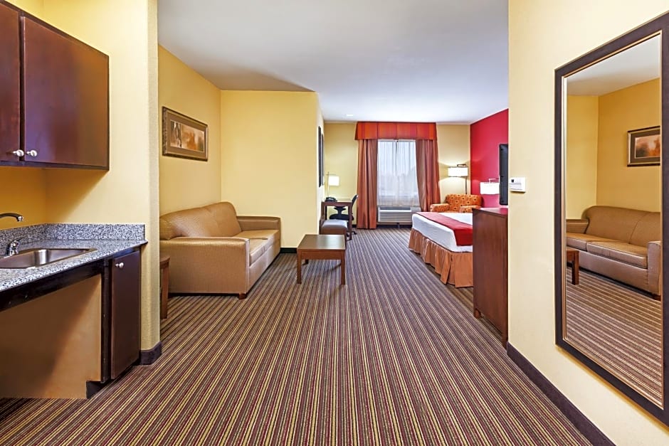 Holiday Inn Express & Suites Cleveland By IHG