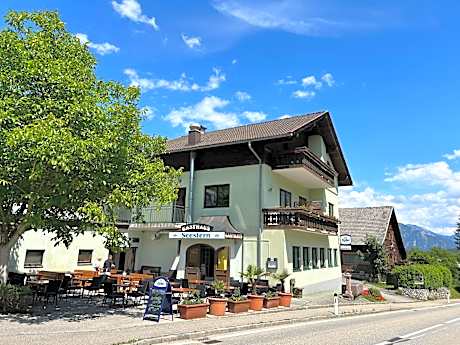 Gasthof Seestern with lake access