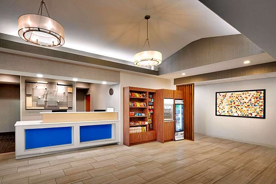 Holiday Inn Express & Suites Mitchell By IHG