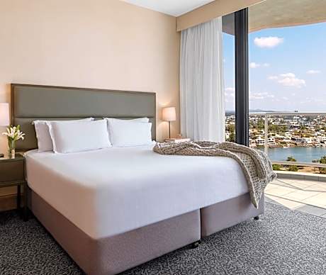 Oaks Gold Coast Hotel