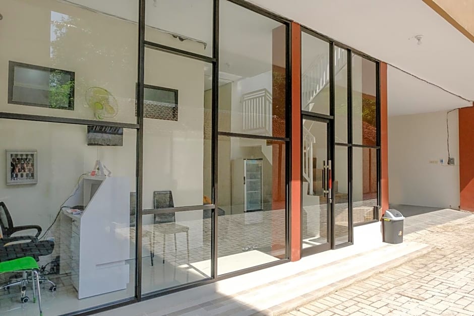 OYO 2798 Semeru Residence Syariah