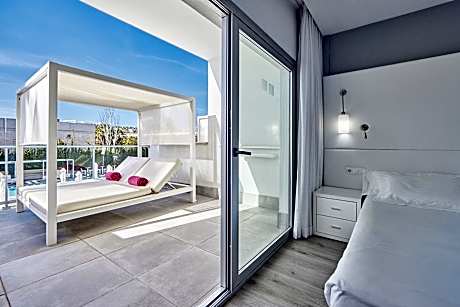 Deluxe Pool View
