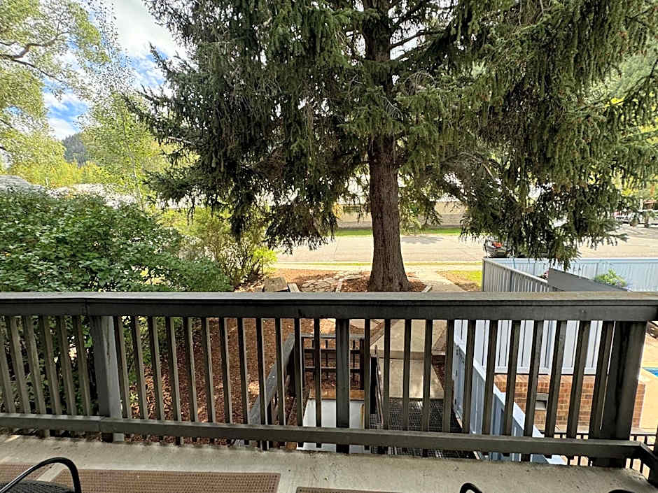 Shadow Mountain Lodge