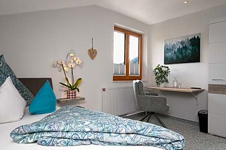 Standard Single Room with Mountain View
