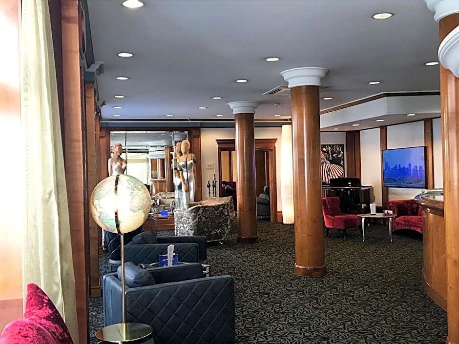 The New Midi Hotel