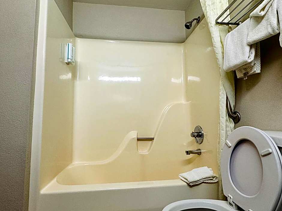 Econo Lodge Inn & Suites Monroe