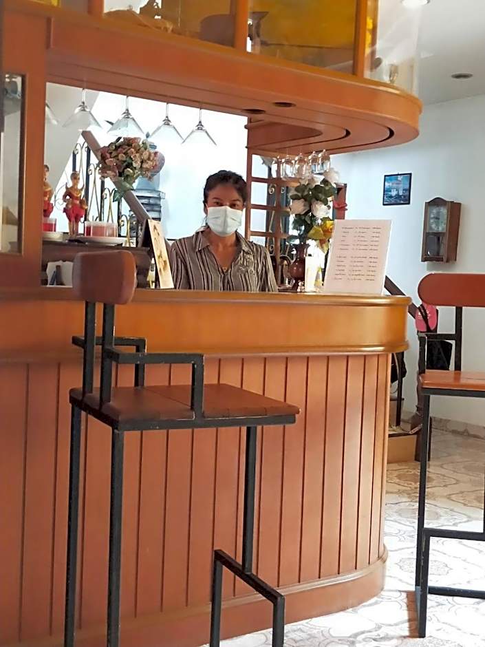 Ban Elephant Blanc Apartment