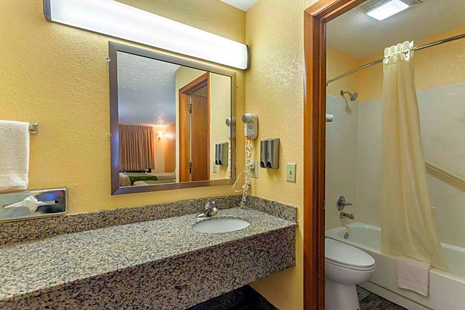 Econo Lodge Nashville North