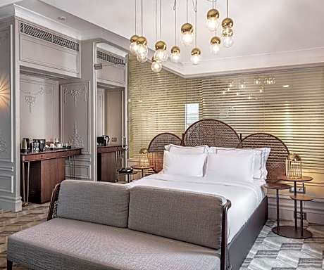 Chalet Penthouse Suite (Annex Building)