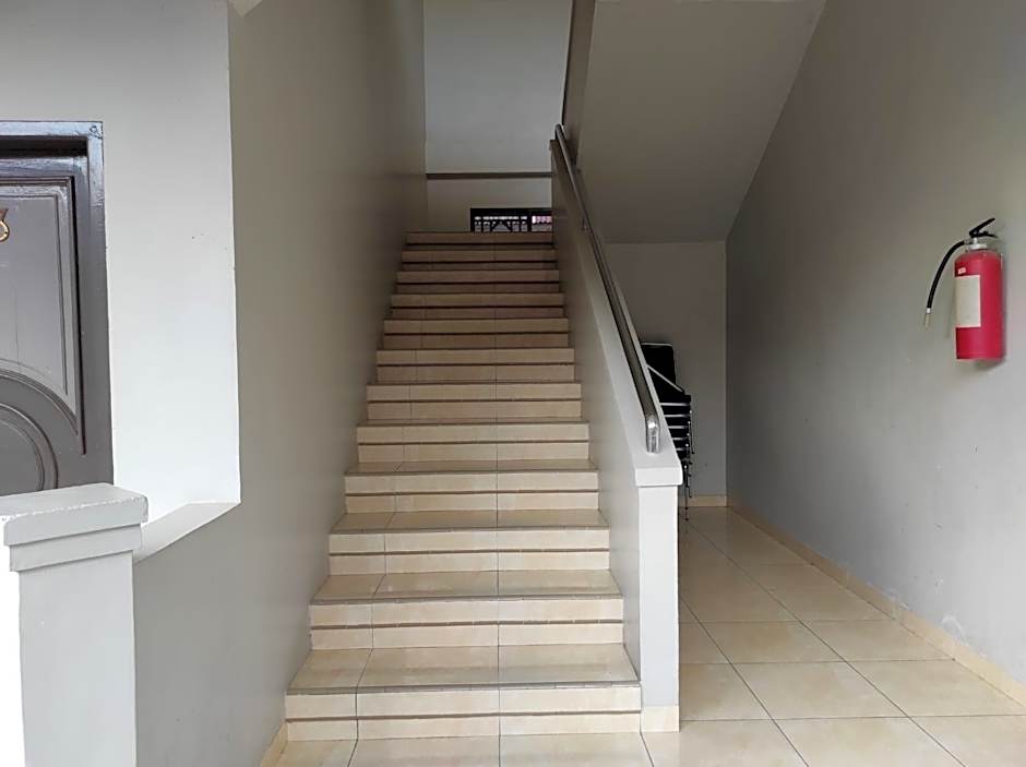 OYO 93051 Wisma Syariah Buloe Near Lapangan Abubakar Lambogo Batili Enrekang