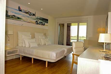 Deluxe Double or Twin Room with Balcony