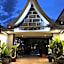 Tropical Palm Resort.