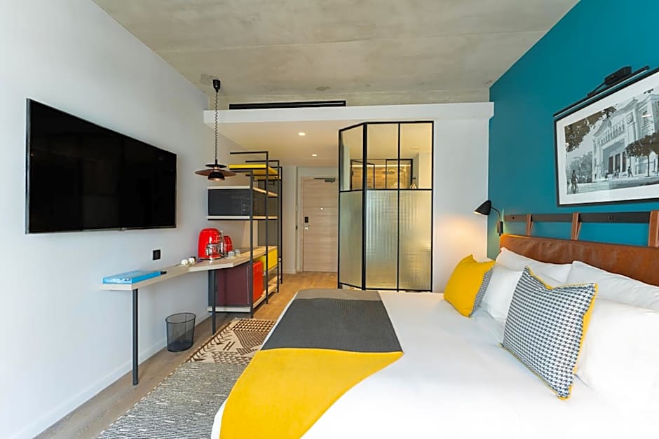 Photo 1 of 7 of Studio 1 King Bed