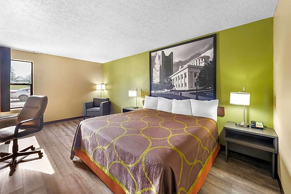 Super 8 by Wyndham Bellefontaine