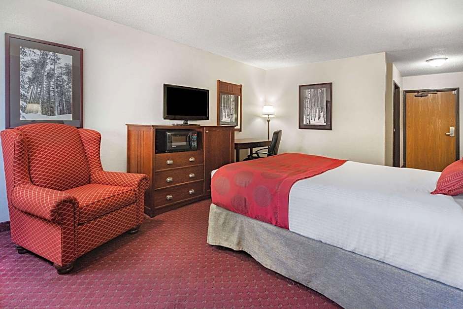 2 Queen Beds, Mobility Accessible, Grab Bars, Bathtub — 2 fotoğraftan 1. fotoğraf