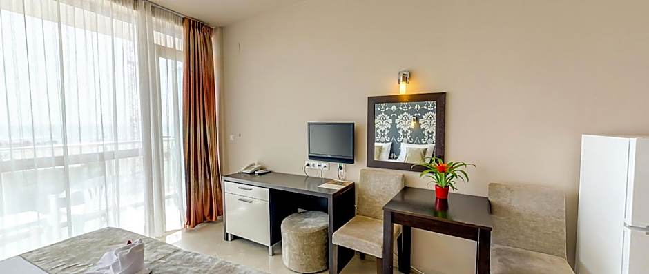 Briz Beach Apartments