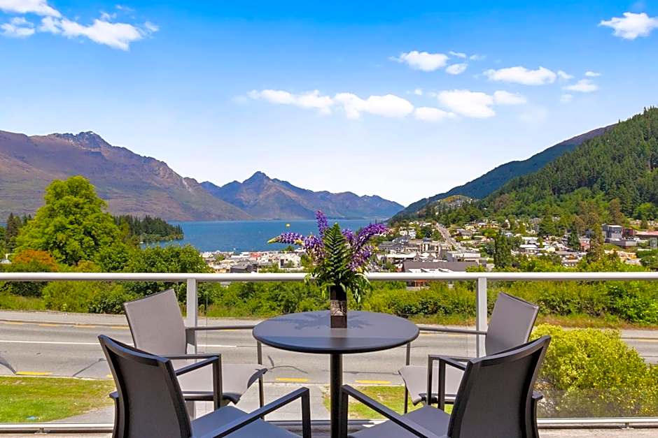 Queenstown House Bed & Breakfast and Apartments
