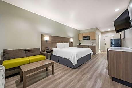 King Room with Kitchenette - Non-Smoking