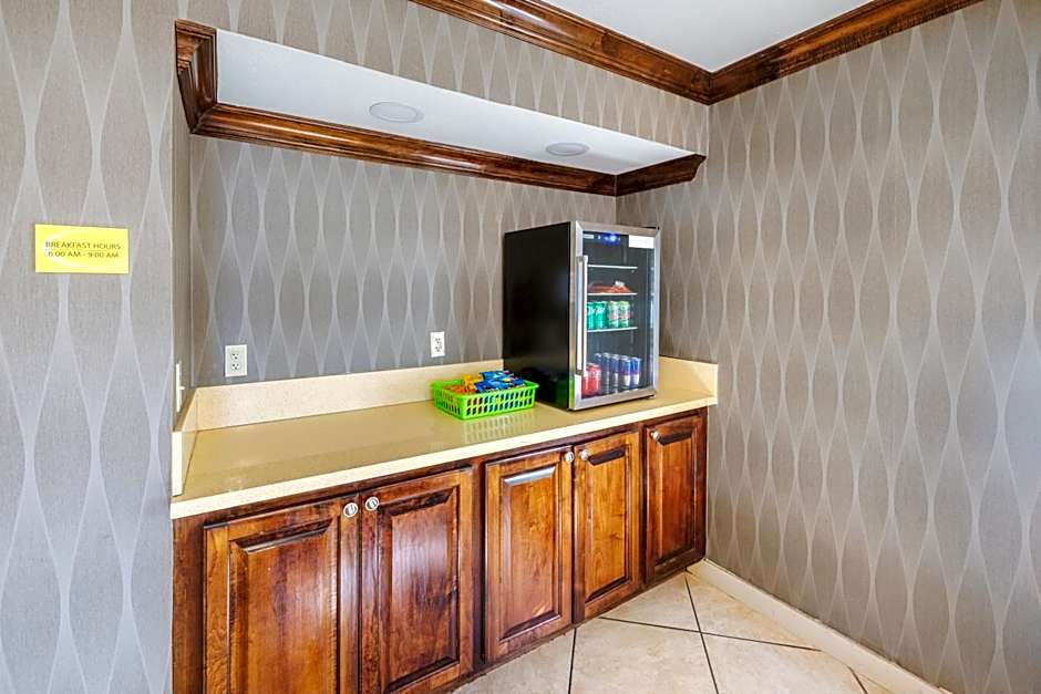 Super 8 by Wyndham Jackson MS Near the Fairgrounds