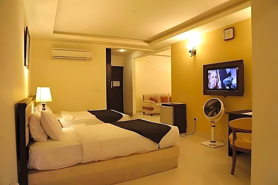 Royal Desert Palm Hotel