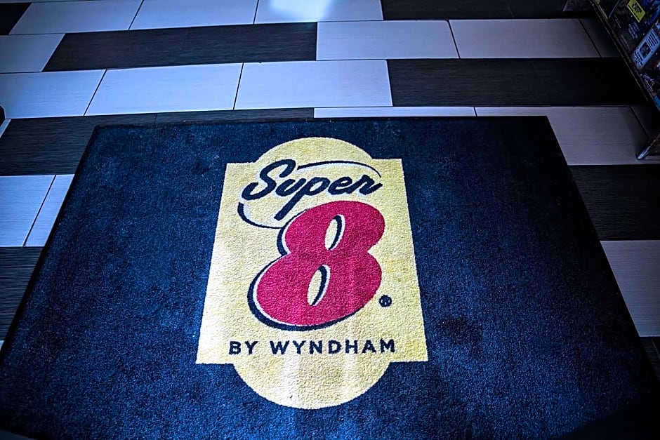 Super 8 by Wyndham Holbrook