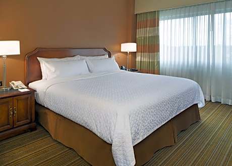 2 Rm 1 Kg Ste Prem Mobility Accessible W Tub