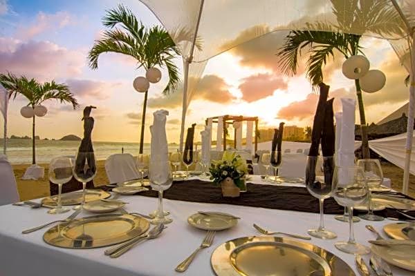 VILLA PARA 8p 6A 2M dentro del HOTEL a un costado del Krystal IXTAPA cuenta con playa y WIFI