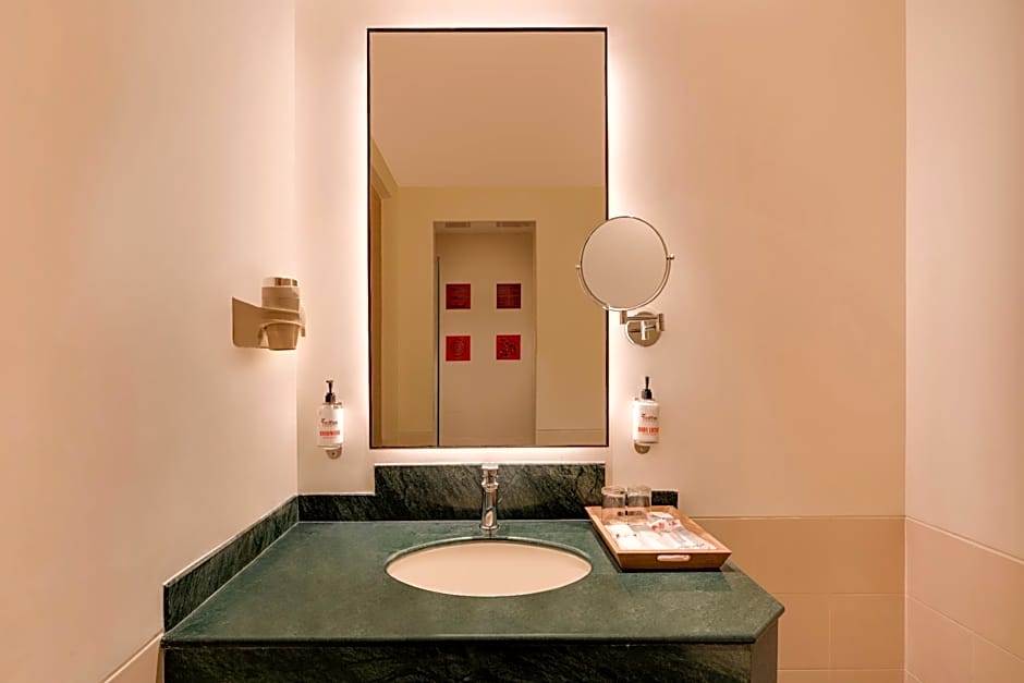 Red Fox by Lemon Tree Hotels, Hyderabad