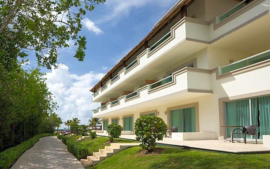 Blue Bay Grand Esmeralda - All Inclusive