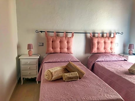 Twin Room with Private Bathroom