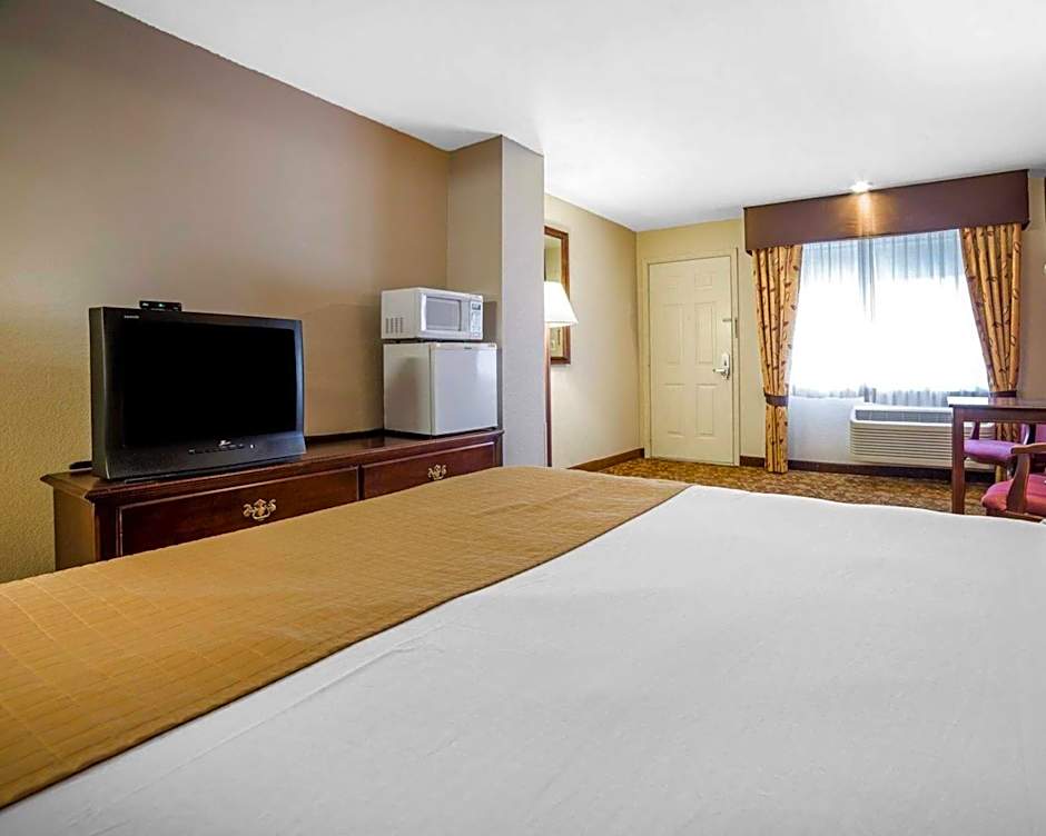 Quality Inn & Suites Minden