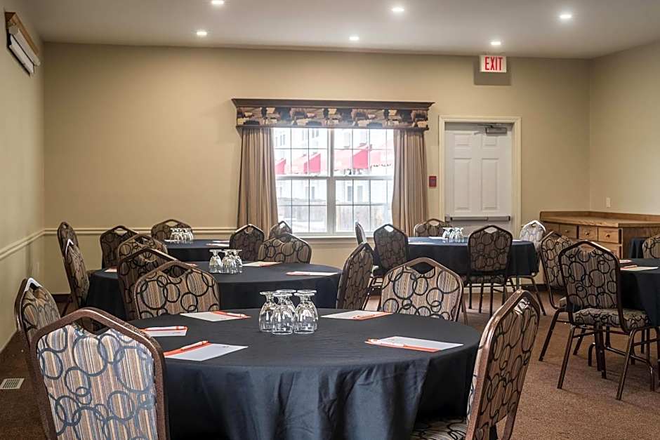 Amsterdam Inn & Suites, an Ascend Collection Hotel