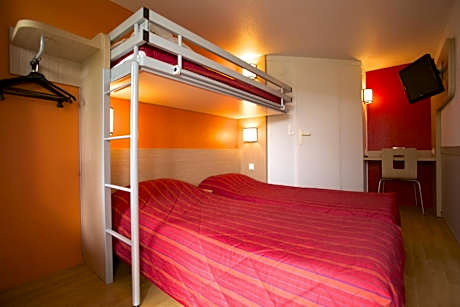 Triple Room (1 Double Bed + 1 Single Bed)