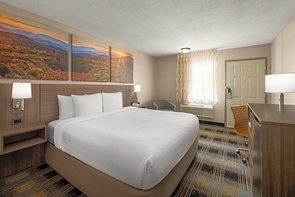 Days Inn by Wyndham Canton