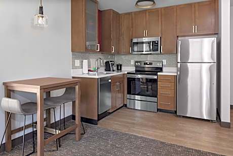 1 Bedroom Suite, 1 King, Sofa bed