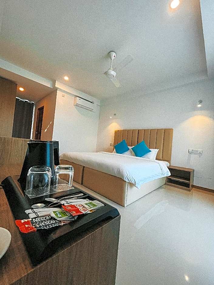 Sunrise by White sand dhigurah 