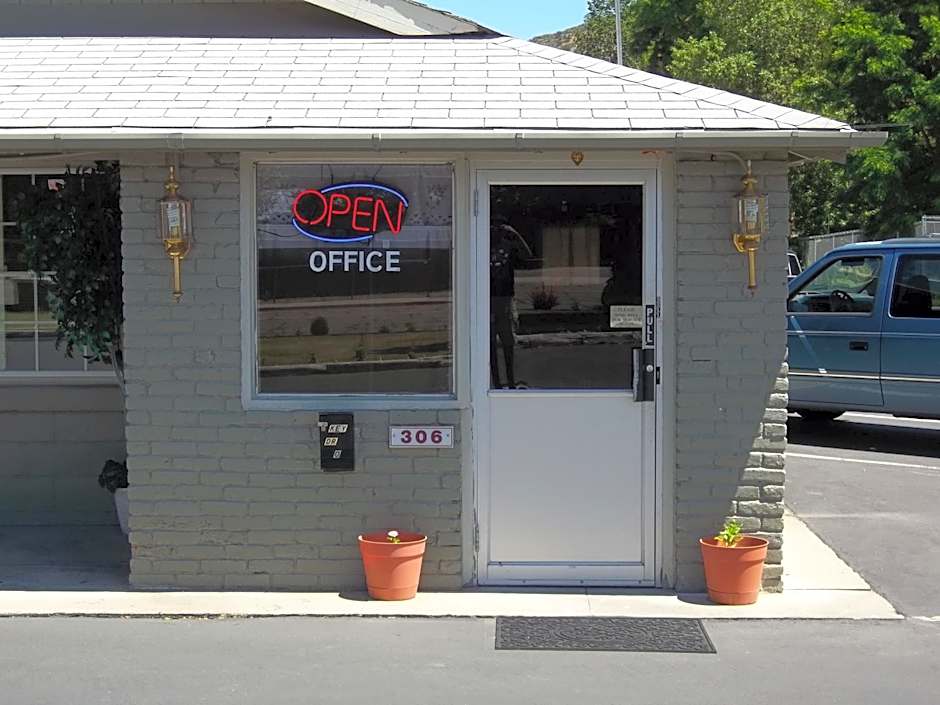 Photo 1 of 50 of Budget Inn -Yreka