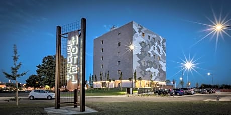 Hotel The Cube