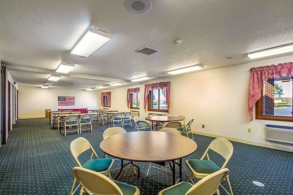 Motel 6-Saukville, WI