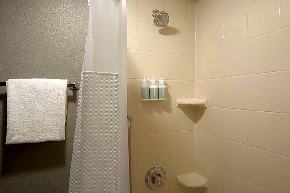 Courtyard by Marriott Louisville East