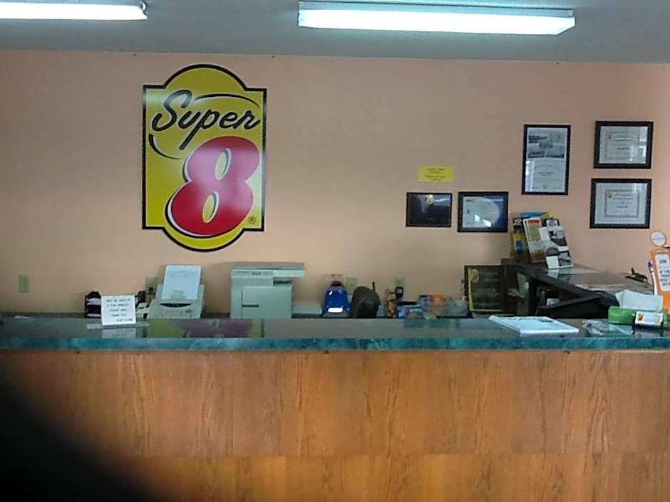 Super 8 by Wyndham Kennett