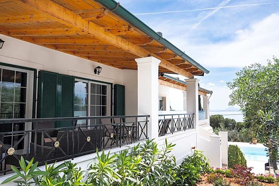 Crystal Blue Hotel, Barbati