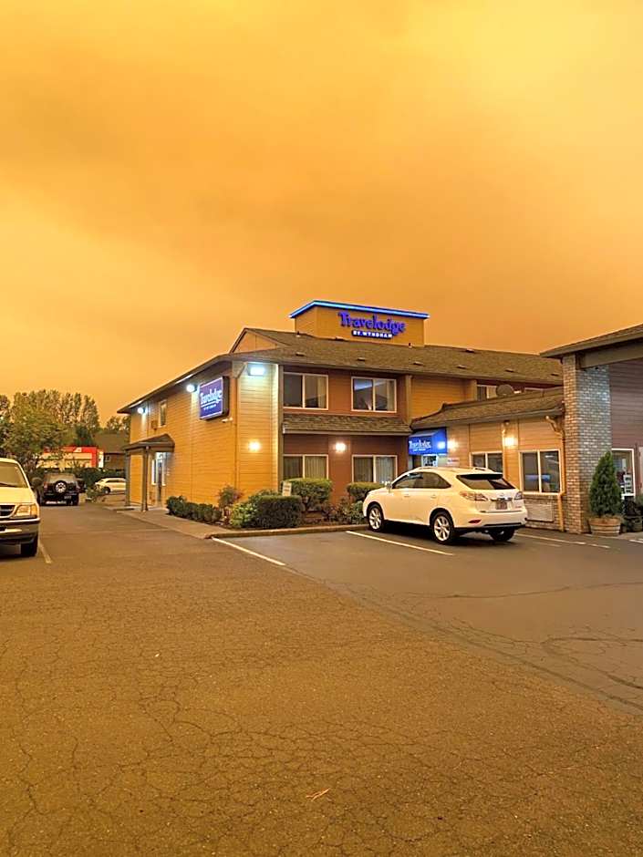 Travelodge Suites by Wyndham Newberg 