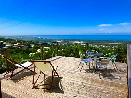 Lounge des hauts, 3 maisons à L'étang-Salé avec vue sur l'Océan indien et la forêt