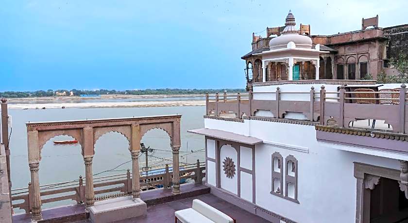 Guleria Kothi at Ganges