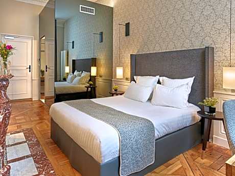 Privilege Double Room - Street View