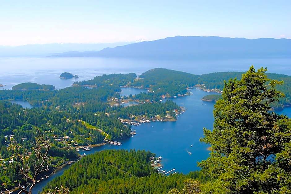 Madeira Park Oceanview Suites