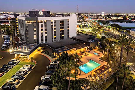 DoubleTree by Hilton Hotel Carson